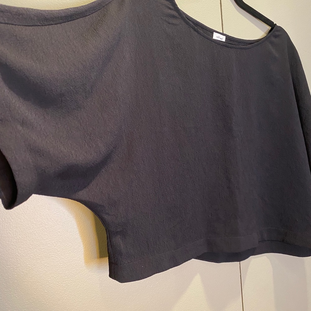 Aritzia Wilfred Flowy crop top blouse